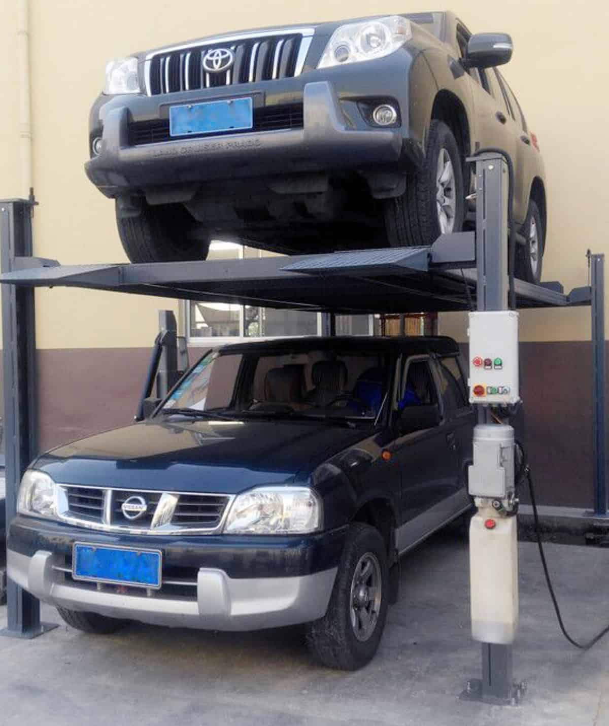 成都四柱簡易升降立體停車設備安裝效果.jpg