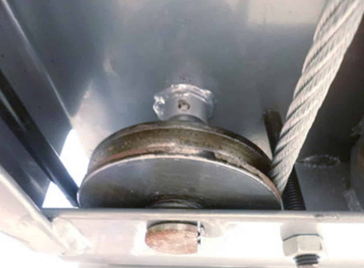 成都四柱簡易升降立體停車設備滑輪.jpg